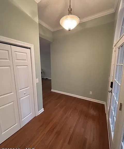 1150 Linden Rd — Photo 3