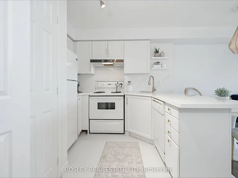 140 W Bathurst St #803 — Photo 4