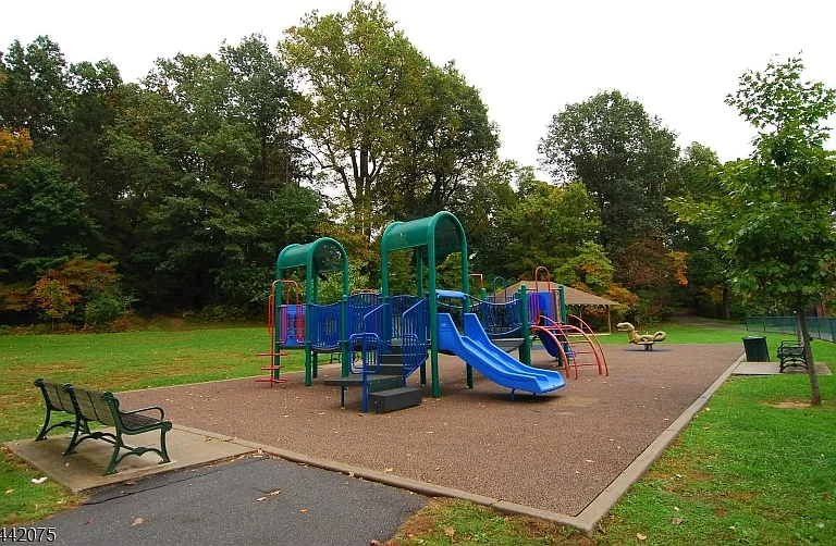 28 Wedgewood Dr #42 — Photo 23
