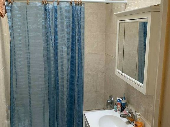 3rd image of 4008 47th Ave APT 2