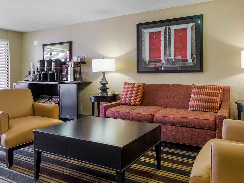 Lobby and Guest Check-in