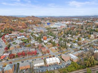2100 Jefferson Park Ave APT 4, Charlottesville, VA 22903