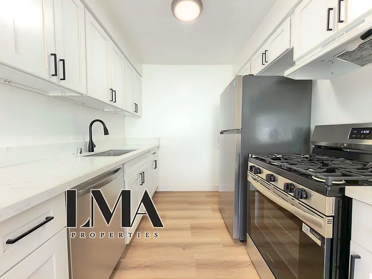 8208 Romaine St #1A — Photo 1