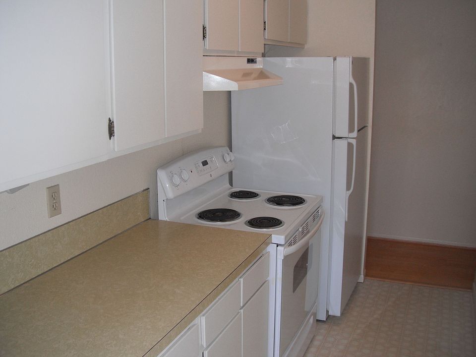 2nd image of 1222 Holly St