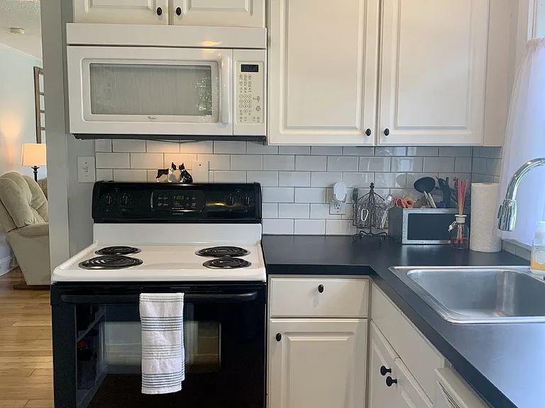 165 Holman Ave — Photo 8