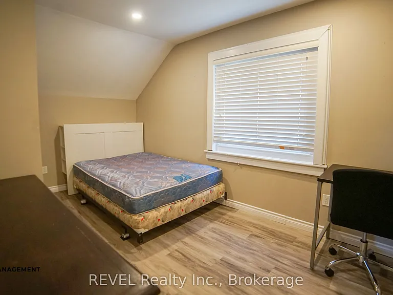 32 Edmund St — Photo 14