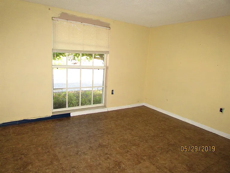 9926 Rainbow Ln — Photo 12