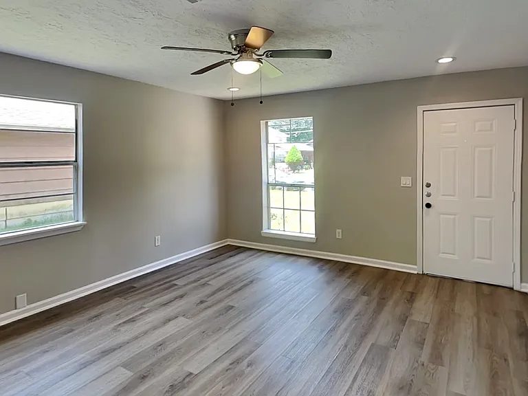 Spacious living room with neut