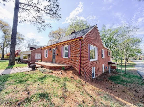 627 N Mecklenburg Ave, South Hill, VA 23970