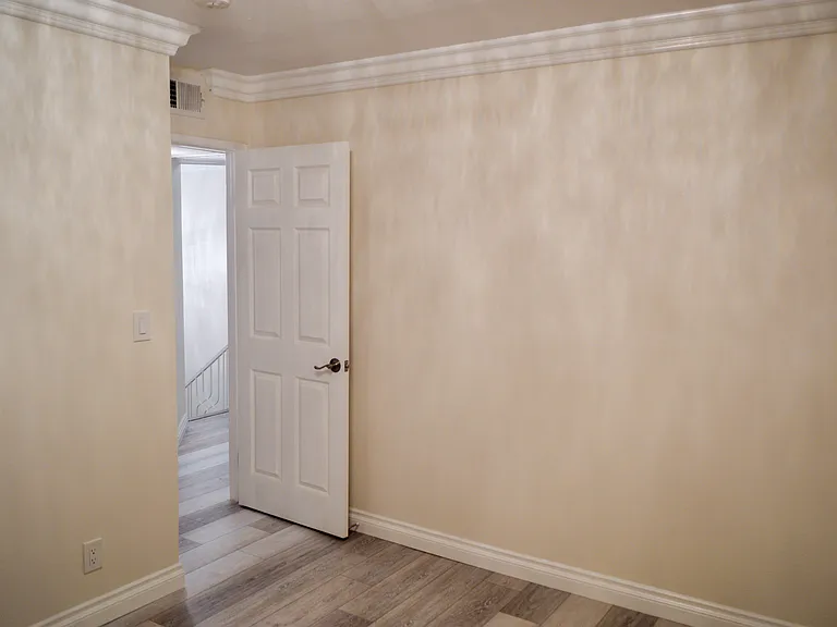 1726 Winona Blvd #104 — Photo 33