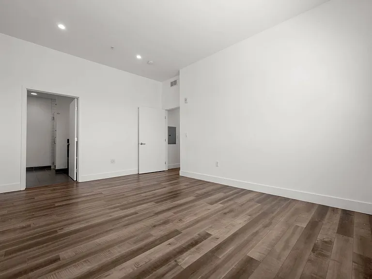 1215 S Bedford — Photo 14