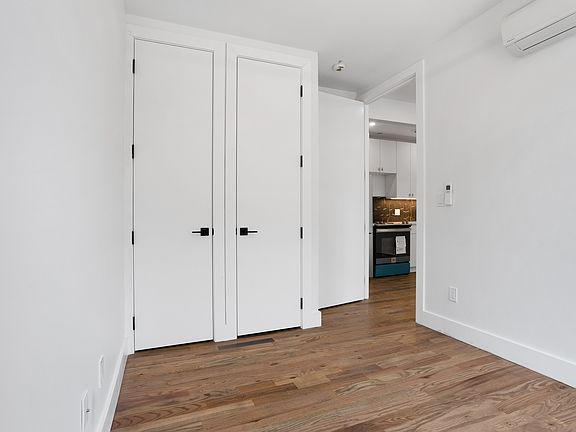 5th image of 76 Linden Blvd #2B