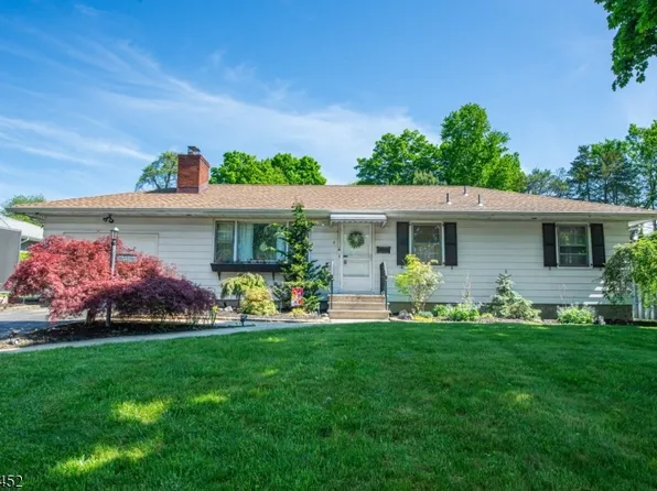 8 Shirley Ter, Kinnelon Boro, NJ 07405