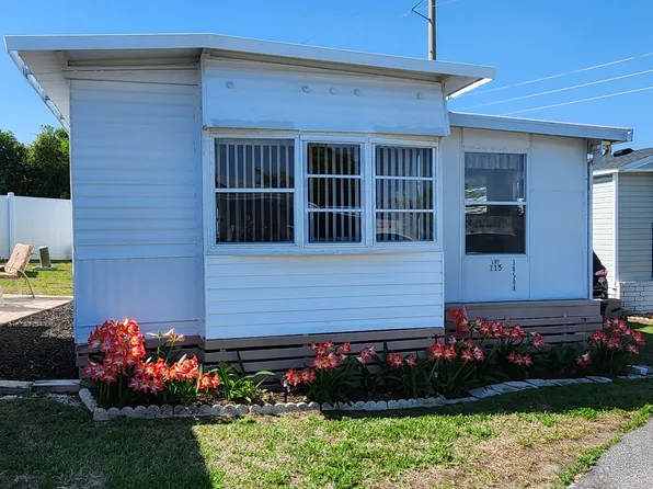 7820 Wire Rd #215, Zephyrhills, FL 33540