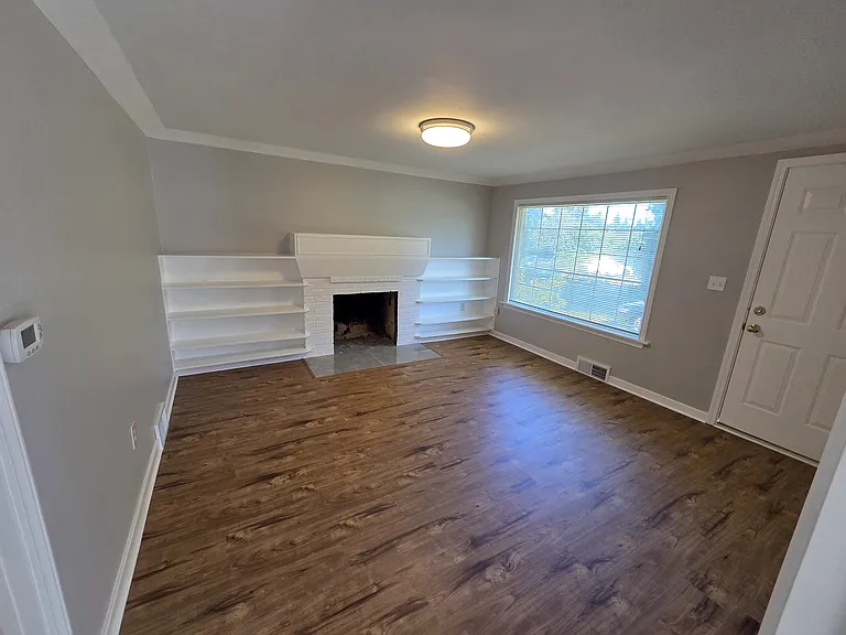 1902 NE 120th St — Photo 3