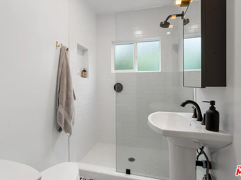 8472 Oakwood Ave — Photo 17