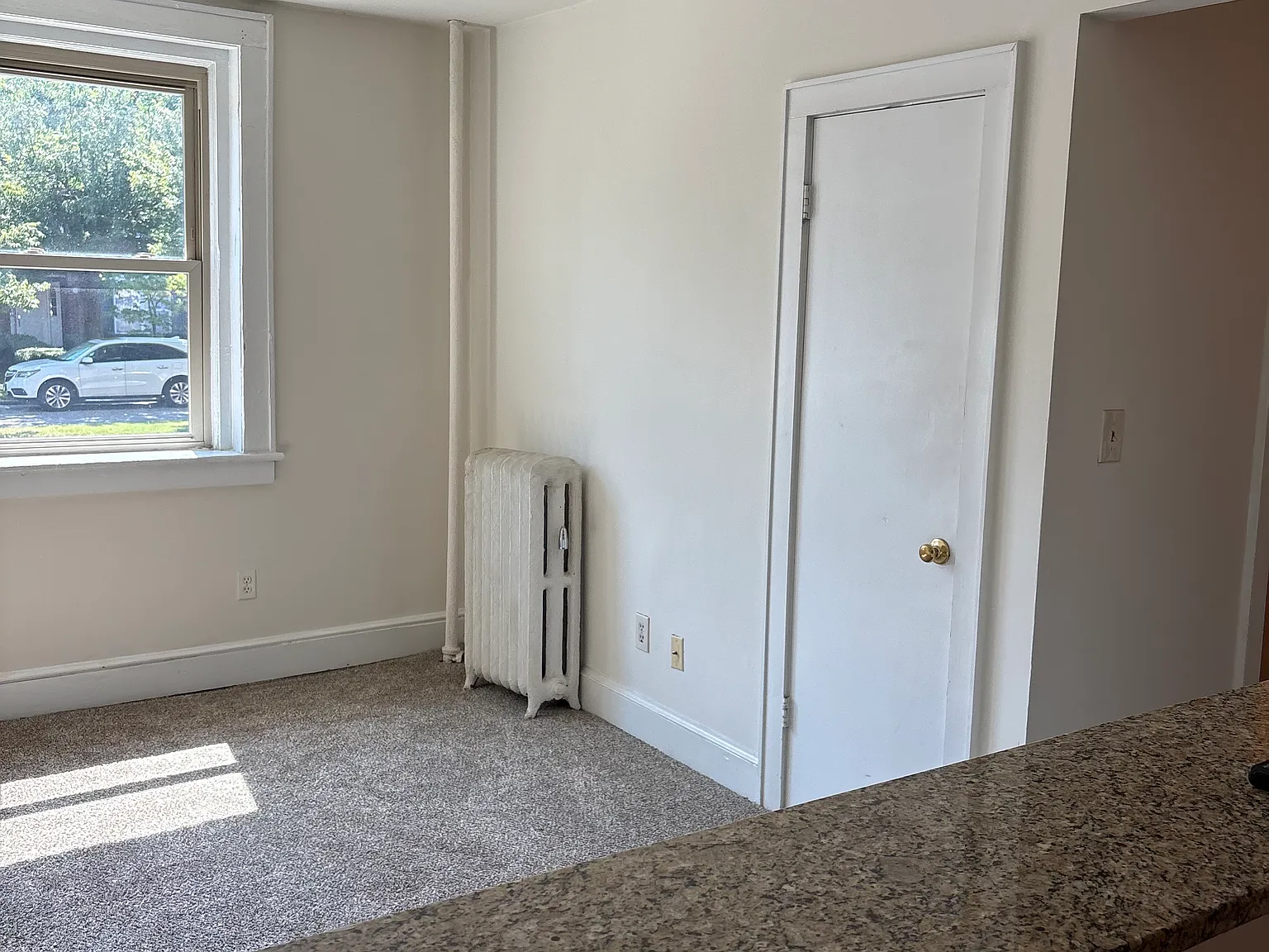 1 bed, 650 sqft, $1,000 — Photo 2