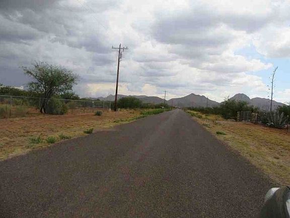Exterior Neighborhood (street photo)