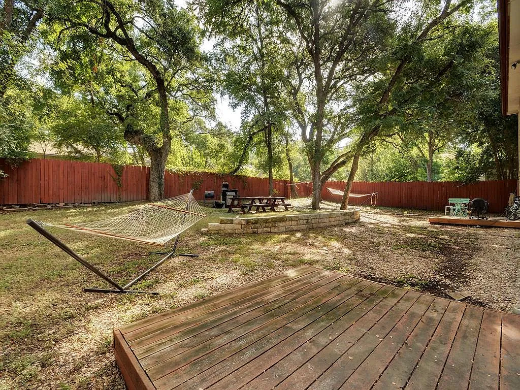 6 bed, 2000 sqft, $5,200 — Photo 2
