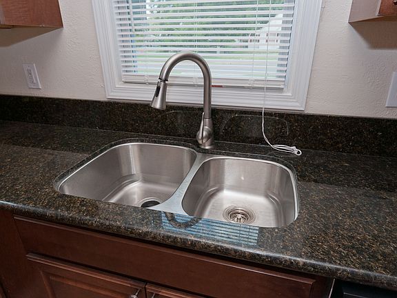 3rd image of 4607 Kennebeck Ave