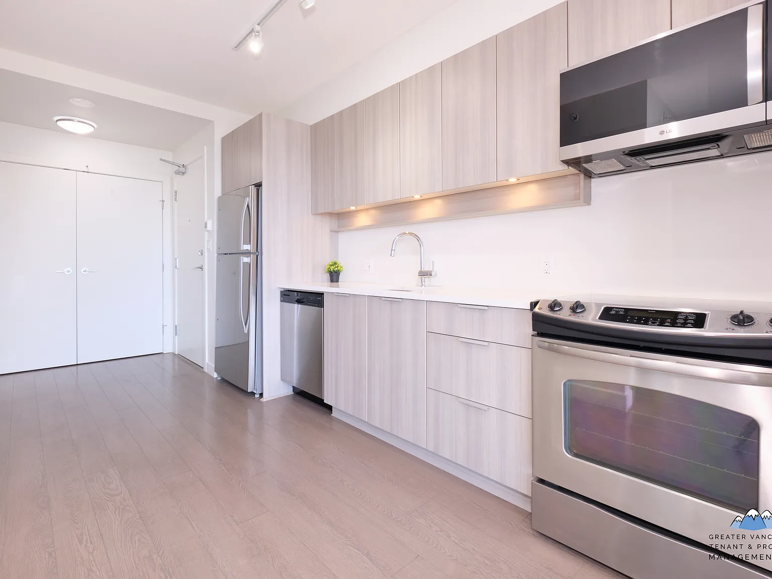 13308 Central Avenue, Surrey — Photo 2