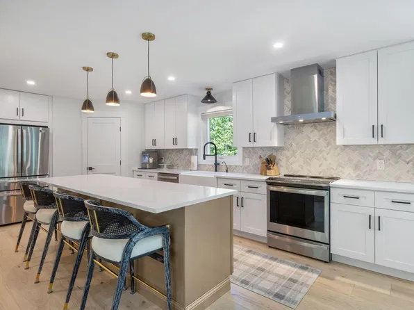 5 Taylor Lane, Kennebunk, ME 04043