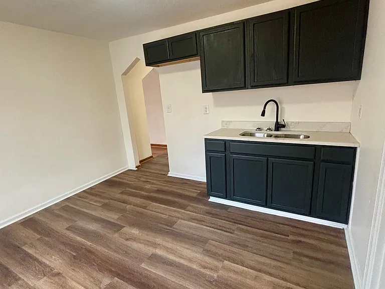 1700 Sonne Ave — Photo 5