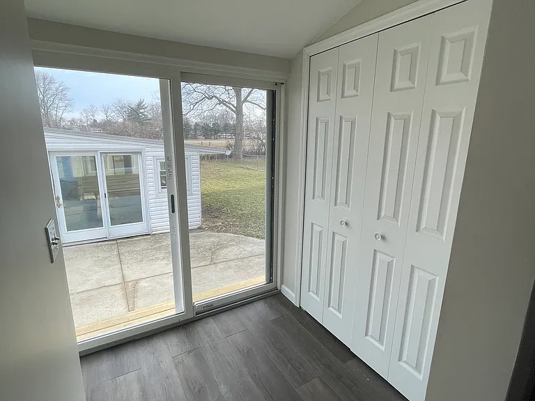 553 Adams Ave — Photo 13