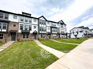 2042 Alexander Village Main Dr, Charlotte, NC 28262