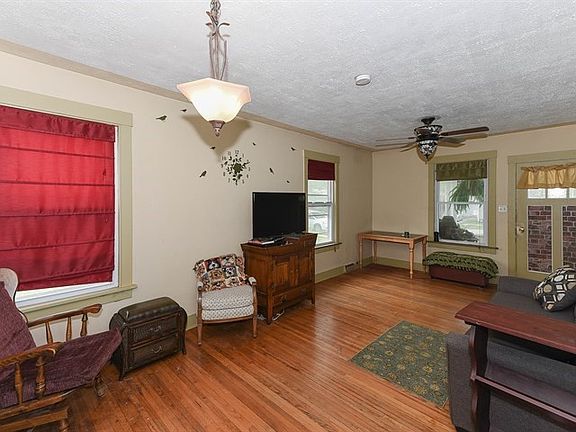 3rd image of 309 Charles St