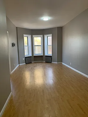 Rented by Remax Edge | media 34