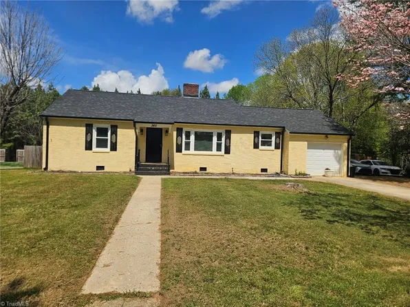 345 E Starmount Ave, Liberty, NC 27298