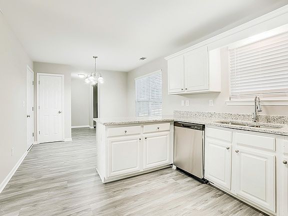 5th image of 2400 Lake Cove Ct