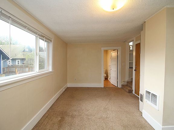 3rd image of 7630 SE Woodstock Blvd APT 7