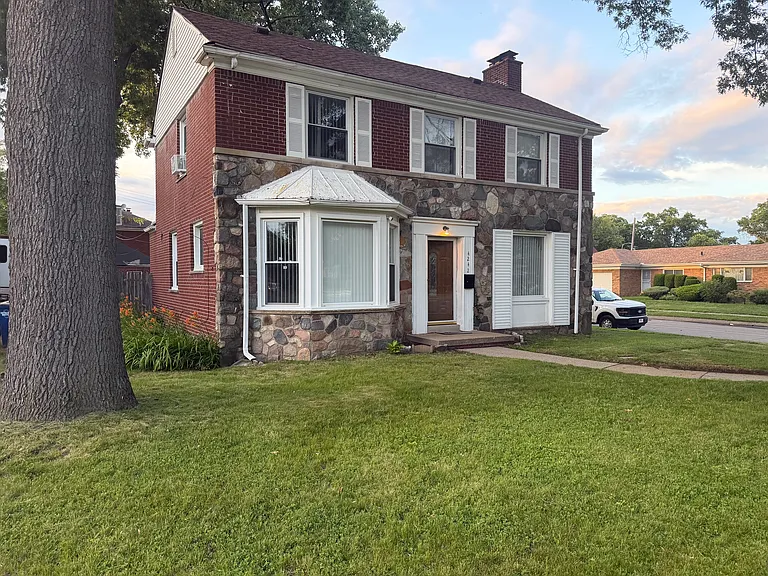 4242 W Outer Dr #1 — Photo 3