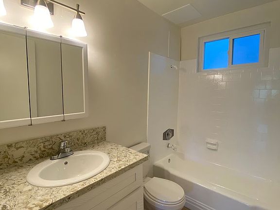 5th image of 614 W Stocker St #D