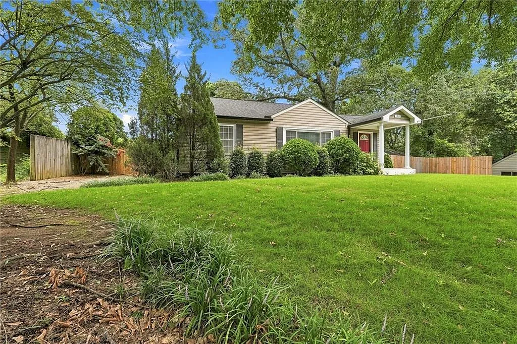 2 bed, 1.0 bath, 1300 sqft, $2,800 — Photo 3