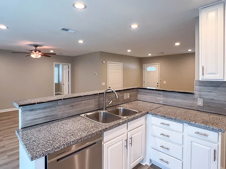 5004 Colorado Blvd — Photo 11