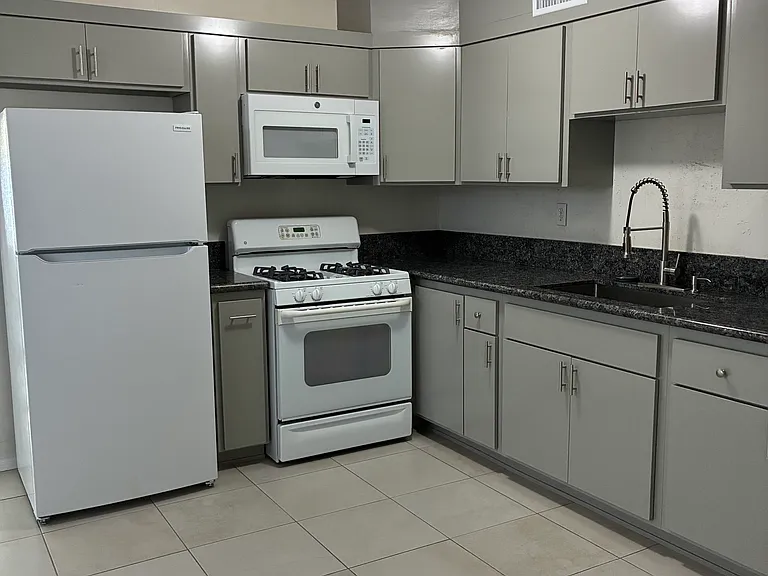 155 W 21st St — Photo 3