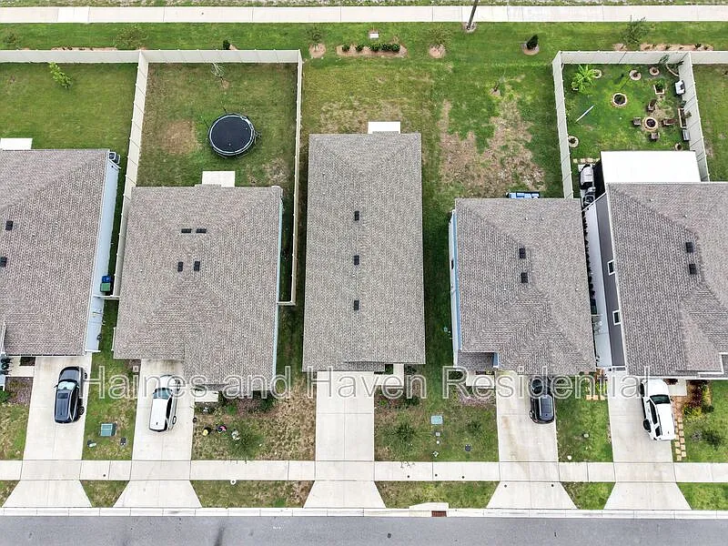 3 bed, 2.0 bath, 1432 sqft, $1,795 — Photo 3