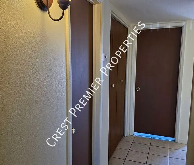 627 E Knoll St #2 — Photo 20