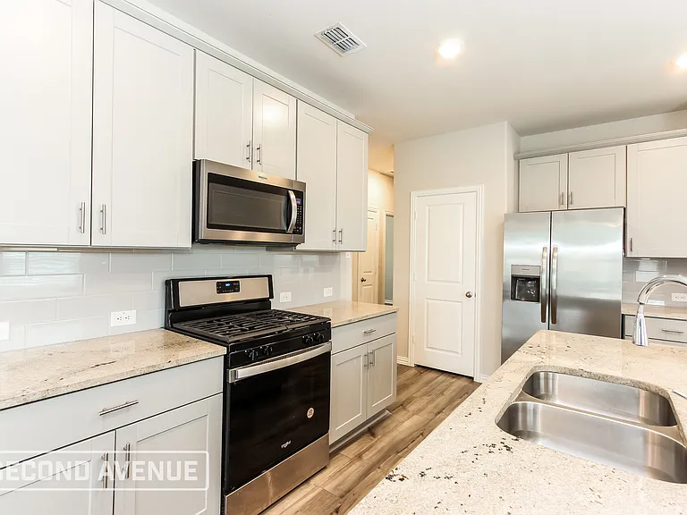 1431 Rolling Fox Dr — Photo 3