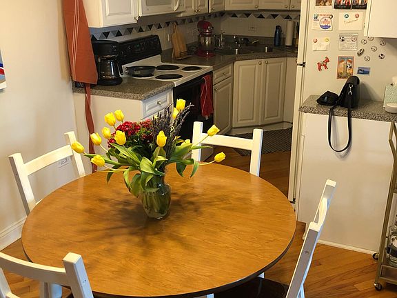 3rd image of 607 W Wrightwood Ave APT 209