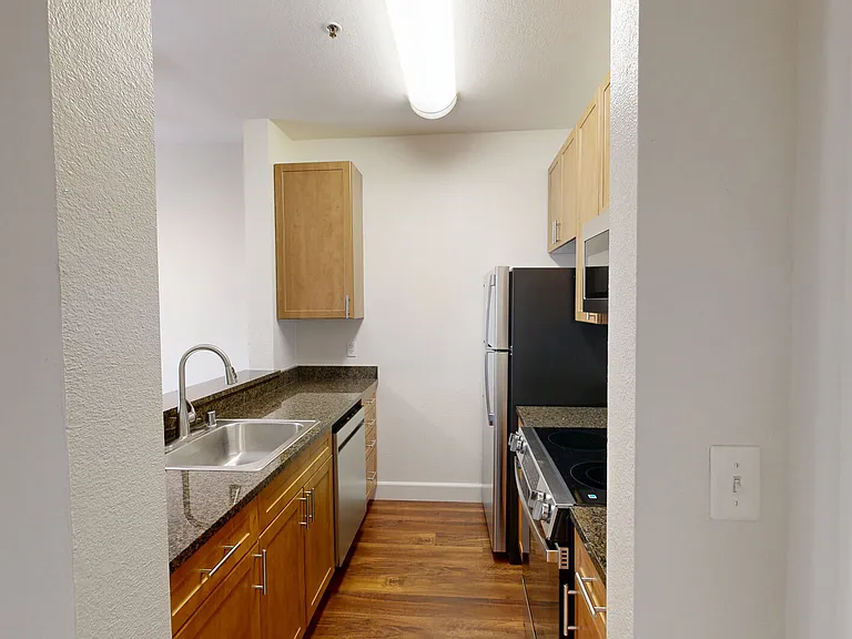 2000 Post — Photo 79