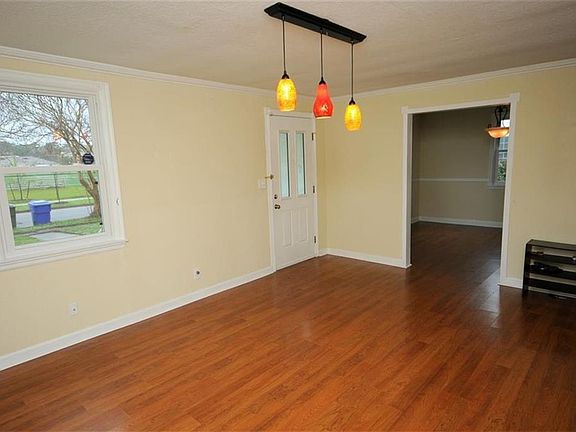 3rd image of 7314 Woodfin Ave