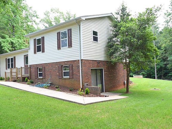 2nd image of 1190 Courtney Dr
