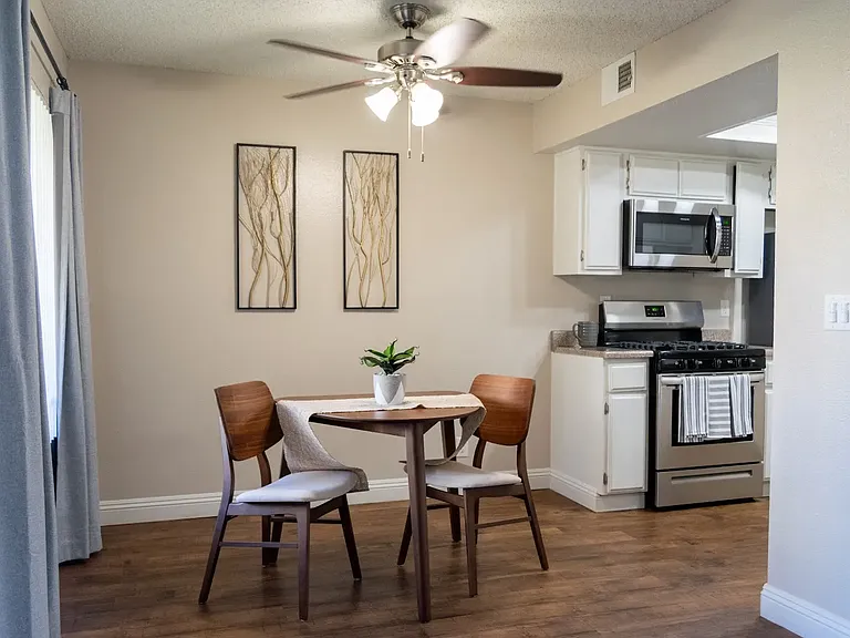 Cresthaven Apartment Homes — Photo 9