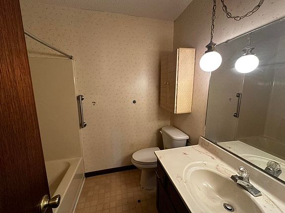4th image of 310 Springwood Cir