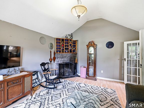 4th image of 29 Chestnut Hill Road