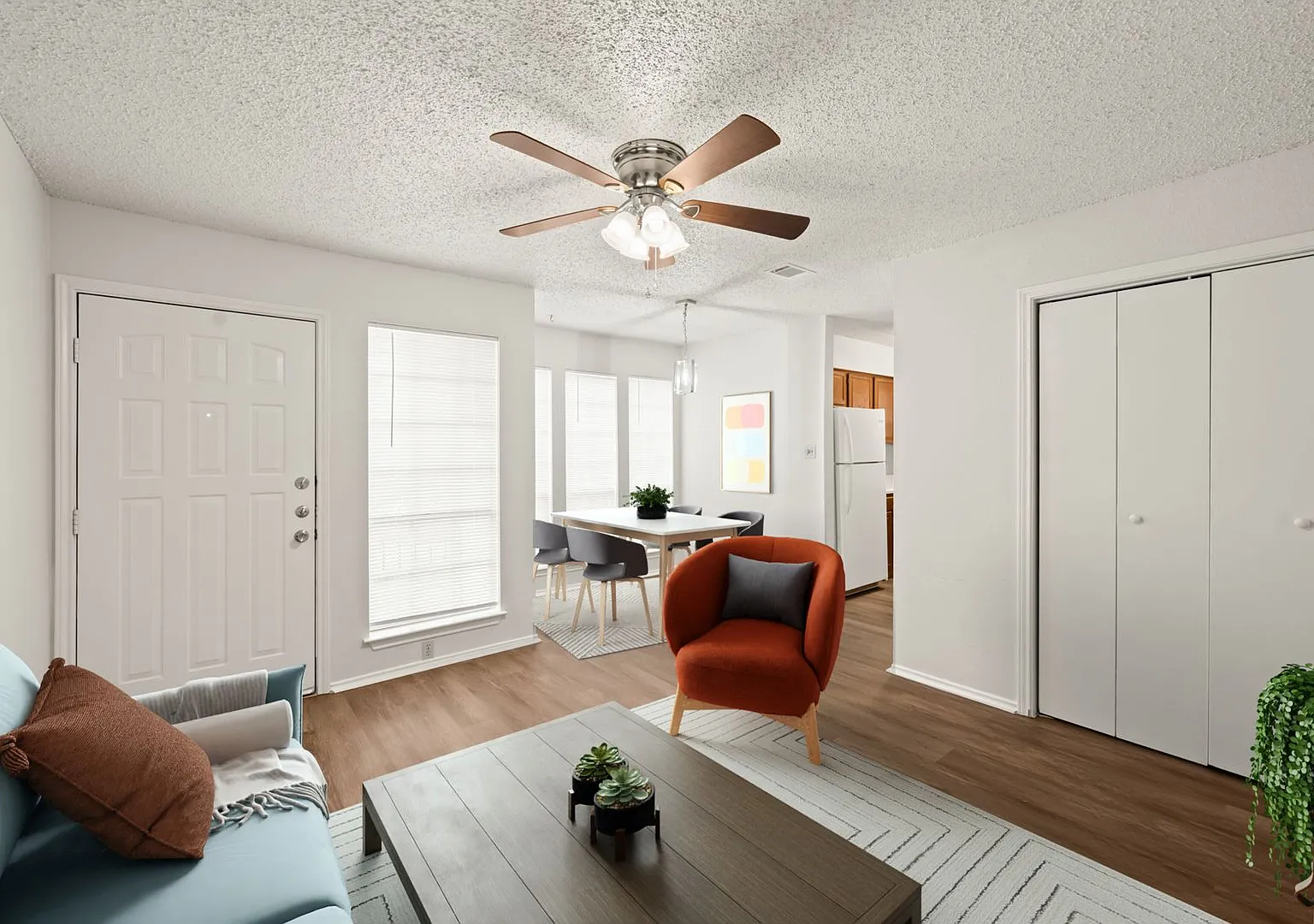 3 Bedroom/2 Bath Apartment - Washer/Dryer Included! - 100% off First Month's rent! — Photo 4